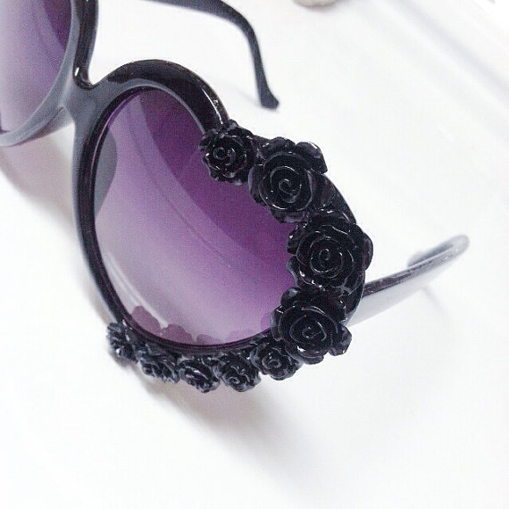 Accentaria Black Floral Heartshaped Sunglasses
